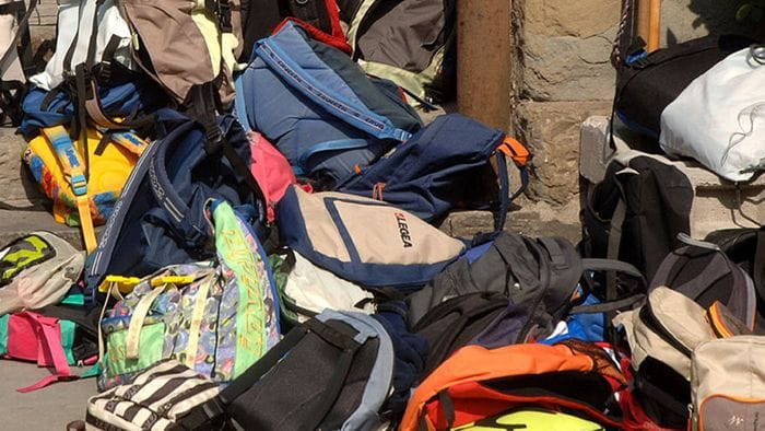 bergamo alle medie con coltello martello e piede di porco