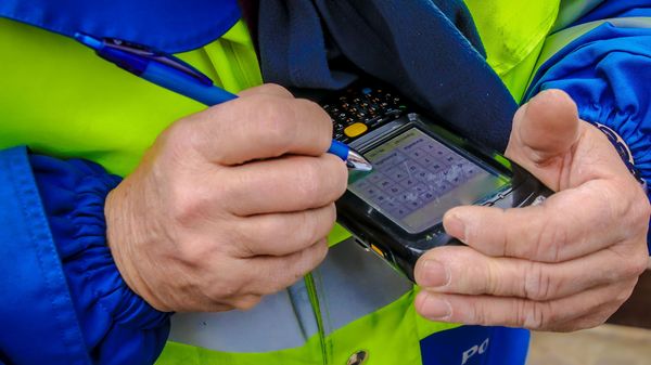Addio alla posta prioritaria «Più costi per i consumatori»