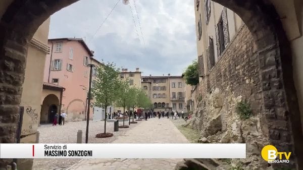 Bergamo, in Città Alta completata la riqualificazione di piazza Angelini