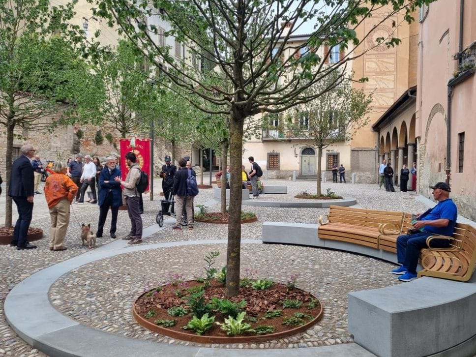 Bergamo, piazza Angelini restituita ai cittadini: conclusa la riqualificazione in Città Alta - Foto