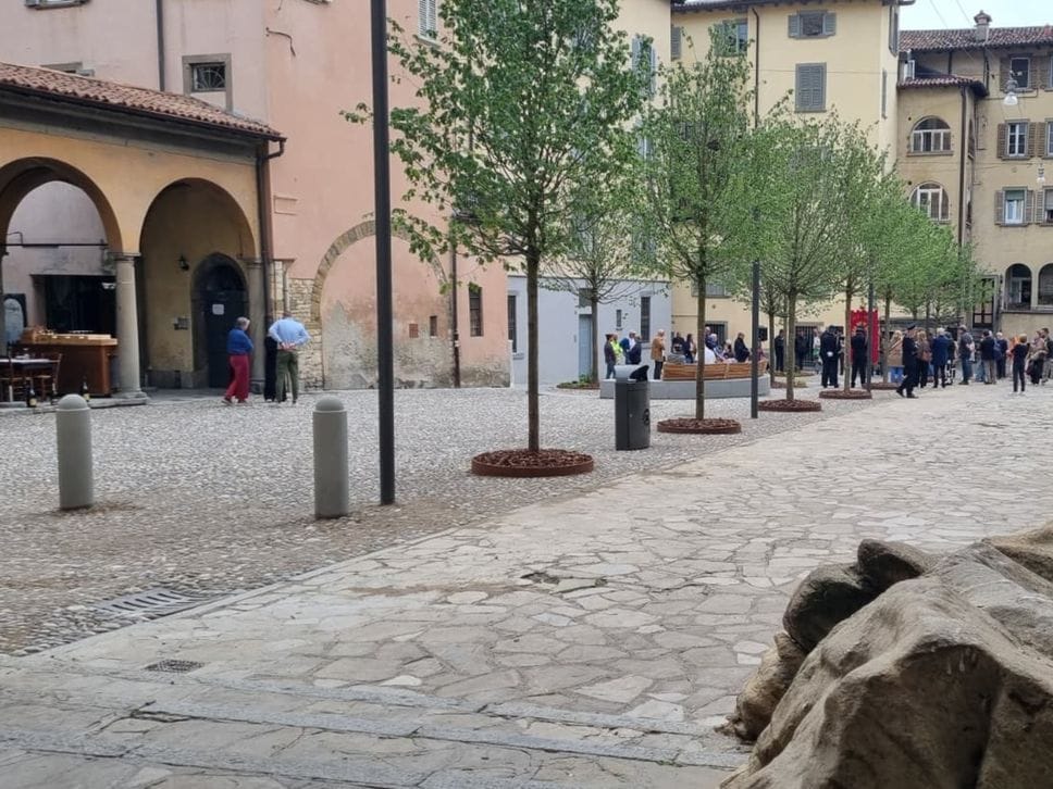 Bergamo, piazza Angelini restituita ai cittadini: conclusa la riqualificazione in Città Alta - Foto