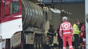 Esalazioni nella cisterna, restano gravi i due operai di Brusaporto