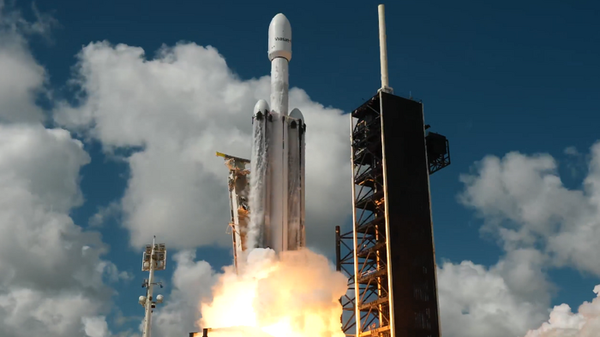 Lanciato il razzo Falcon Heavy di SpaceX, dpo una pausa di 18 mesi