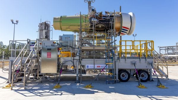 Motore per aereo a idrogeno testato da easyjet e Rolls Royce