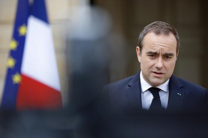 Premier Francia chiede a TotalEnergies di ridistribuire eventuali extraprofitti