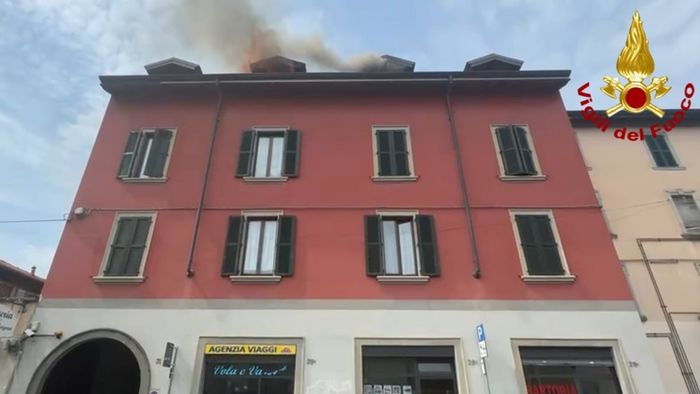 https://storage.ecodibergamo.it/media/photologue/2026/4/29/photos/cache/rogo-a-bergamo-in-via-san-giovanni-bosco-ipotesi-incenso-allorigine-del-rogo_a9db4256-43ba-11f1-9395-70e5709b0ba3_1920_1080_v3_large_16_9.jpg