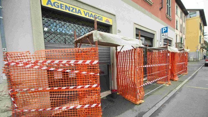 rogo a bergamo in via san giovanni bosco ipotesi incenso all8217origine delle fiamme foto