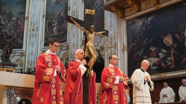 Il Vescovo in Cattedrale: «L’uomo non si realizza nel potere, ma nell’apertura fiduciosa all’altro»