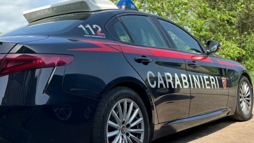 Cene, rubano scooter e lo caricano su furgone: intercettati dai carabinieri