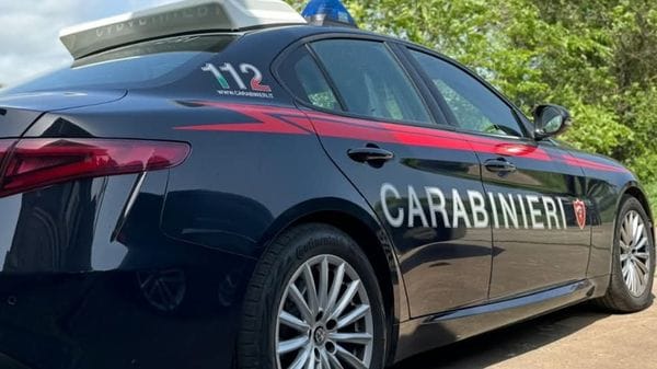 Cene, rubano scooter e lo caricano su furgone: intercettati dai carabinieri