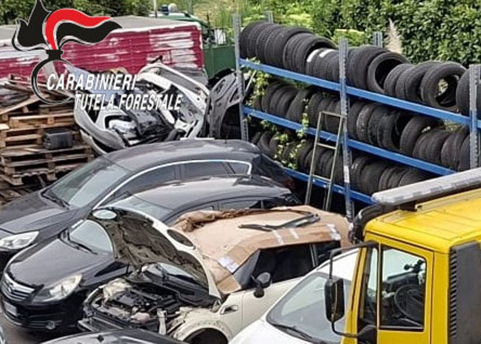 Illeciti ambientali in un’autofficina della Val Calepio: sequestrato deposito incontrollato di rifiuti
