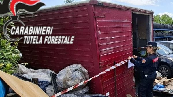 Illeciti ambientali in un’autofficina della Val Calepio: sequestrato deposito incontrollato di rifiuti