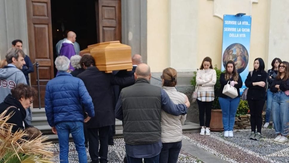 Travolta da un’auto a Villongo, l’abbraccio di Credaro per Cinzia: «Portavi energia e calore al lavoro»