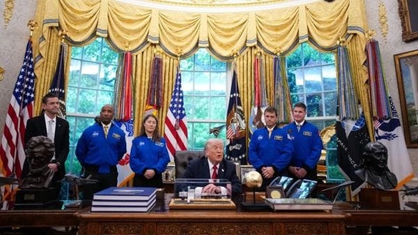 Trump riceve gli astronauti della missione Artemis 2