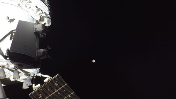 Artemis II è a metà strada verso la Luna VIDEO