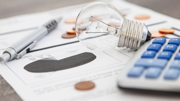 Bollette, rincari fino al 19,2% per 110mila «utenti fragili»