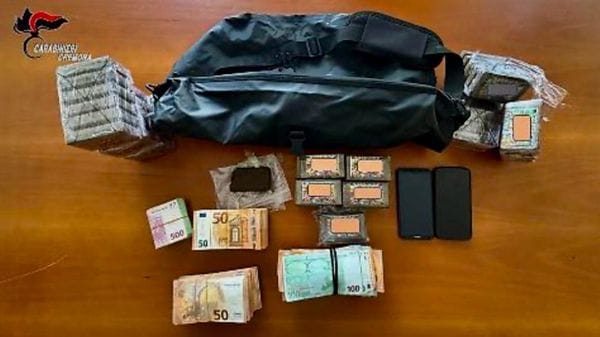 Hashish e contanti: doppio arresto a Dovera. Nei guai anche un 29enne di Verdello