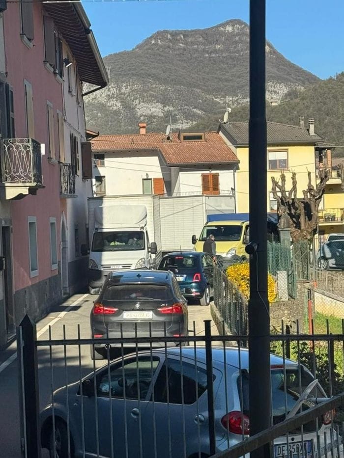 Massi sulla statale 470 della Valle Brembana, ponte di Sedrina riaperto dopo 5 ore - Foto/Video