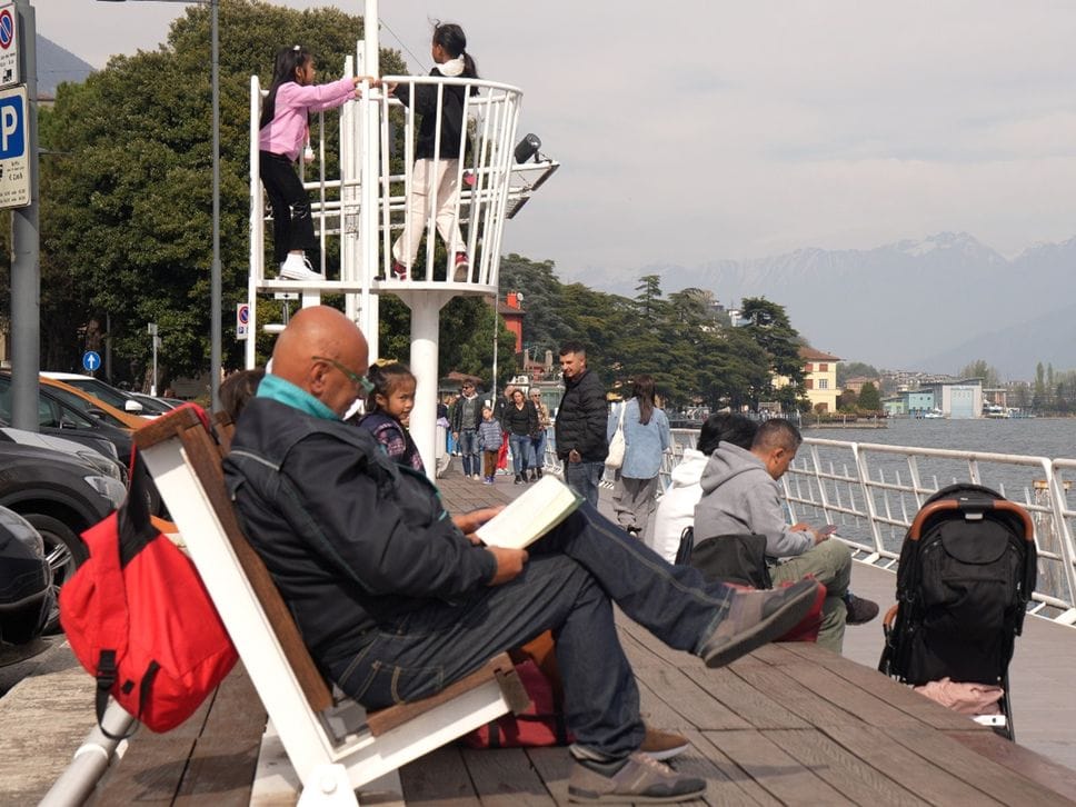 Col bel tempo pienone al lago: Sebino preso d’assalto. Motociclisti in coda