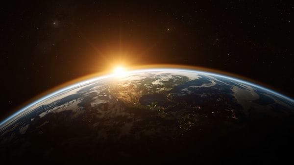 La luce della Pasqua arriva fino alla Luna. Auguri dalla redazione di Eppen!