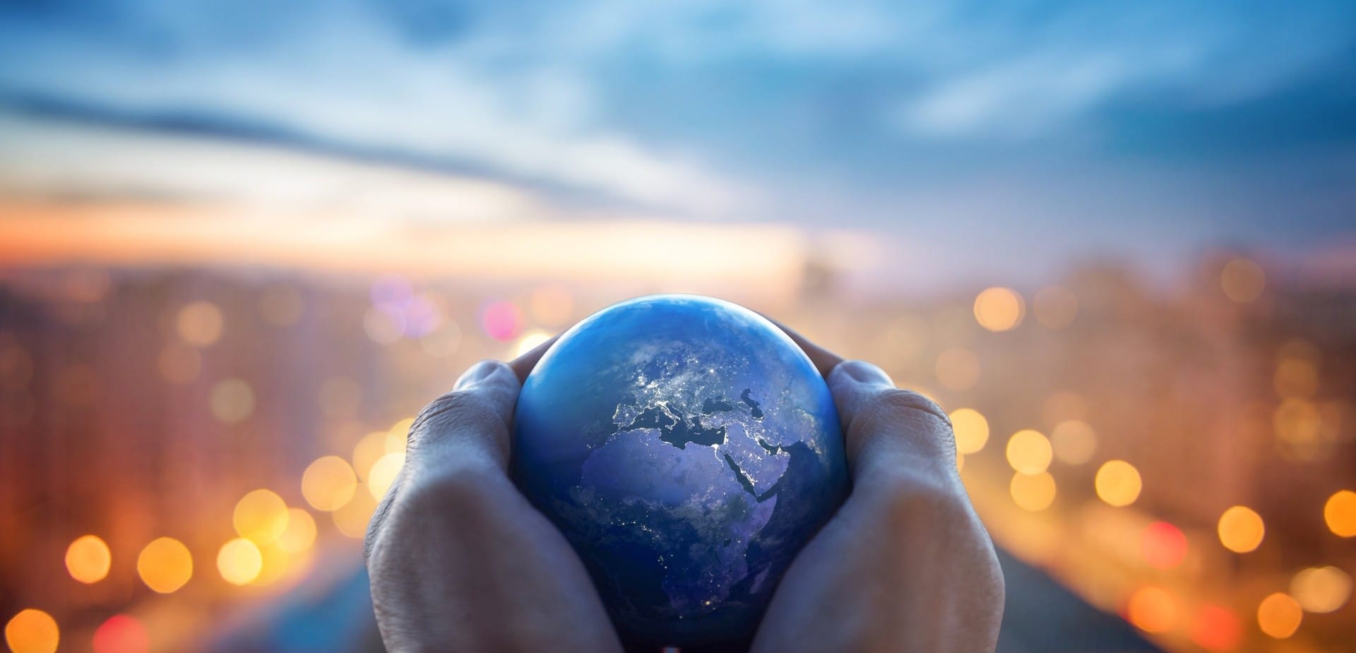 La luce della Pasqua arriva fino alla Luna. Auguri dalla redazione di Eppen!