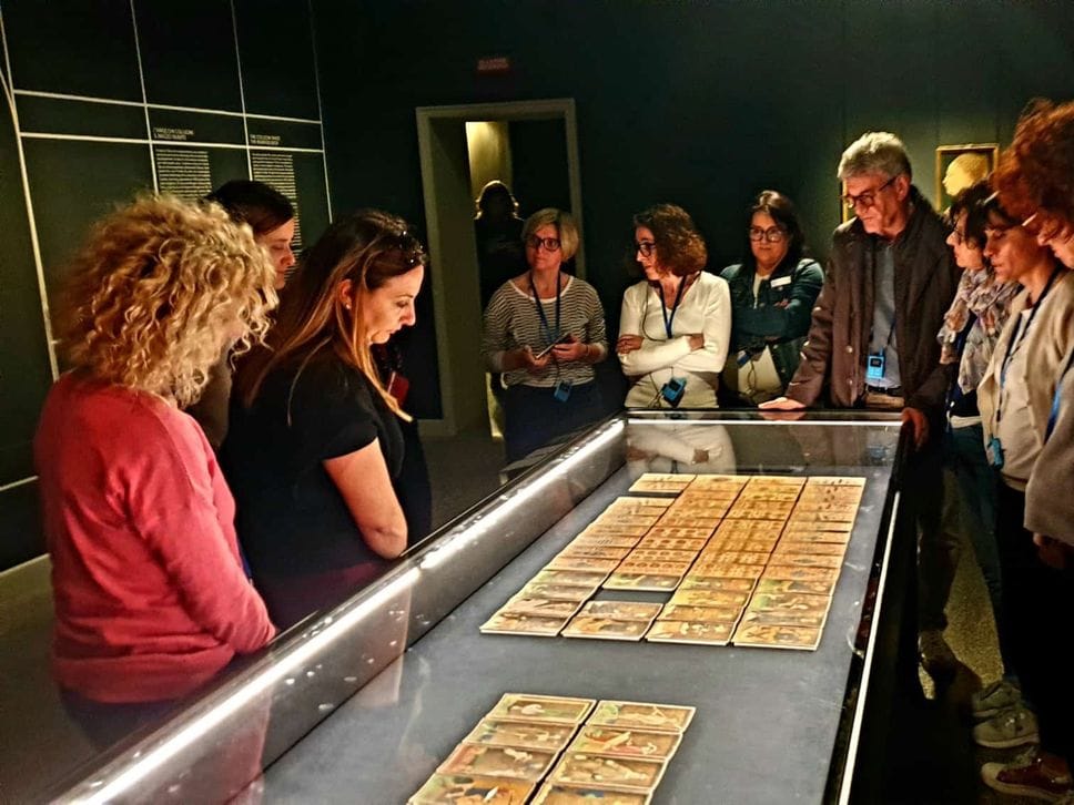 Pasqua a Bergamo, pienone in Città Alta e all’Accademia Carrara. Code alla funicolare - Foto e video