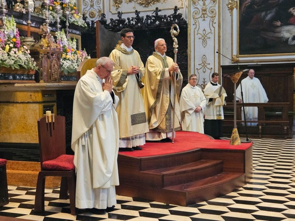 Pasqua, il Vescovo in cattedrale: «Non si innalzino bandiere di guerra in nome di Dio. Deponiamo le armi, tutti»