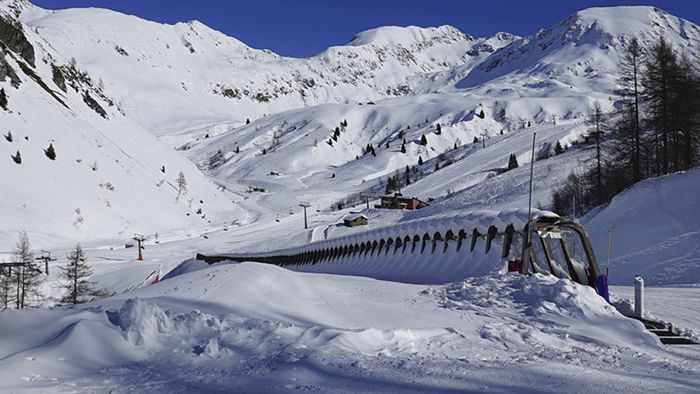 val brembana a pasqua pienone nelle stazioni sciistiche e lunghe code sulla statale