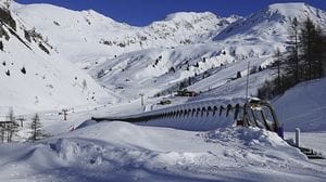 Val Brembana, a Pasqua pienone nelle stazioni sciistiche. E lunghe code sulla statale