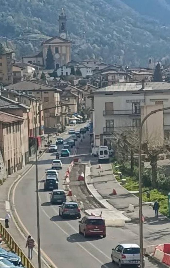 Val Brembana, a Pasqua pienone nelle stazioni sciistiche. E lunghe code sulla statale