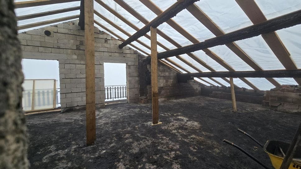 Casa distrutta a Mezzoldo da un incendio, una raccolta fondi online