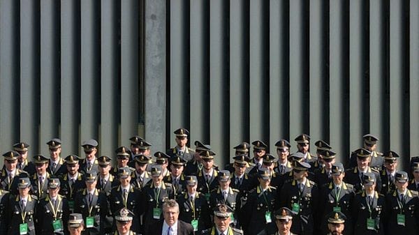 Delegazione della Gdf in visita alla Siad di Osio