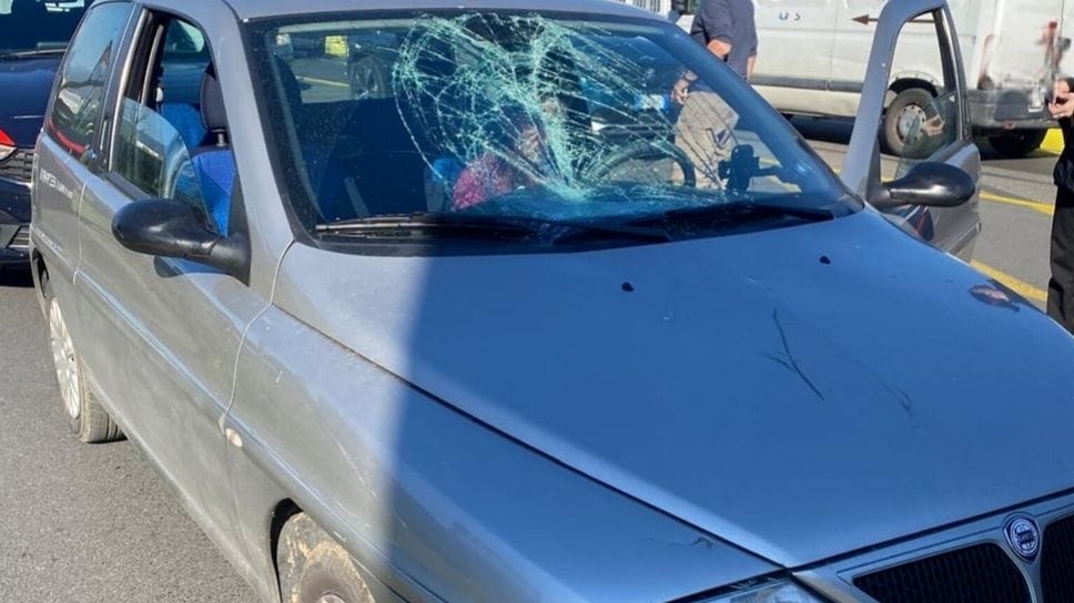 Investe due ragazzi sulle strisce a Dalmine e scappa. Rintracciata 40enne, era ubriaca