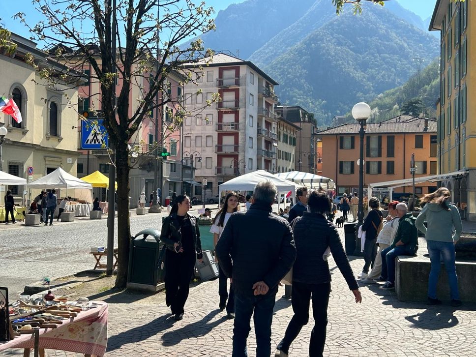 Pasquetta, Città Alta presa d’assalto. Code anche per  i rientri - Foto e video