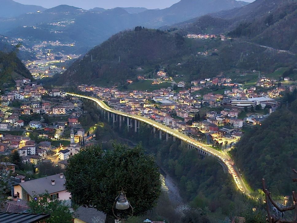 Pasquetta, Città Alta presa d’assalto. Code anche per  i rientri - Foto e video