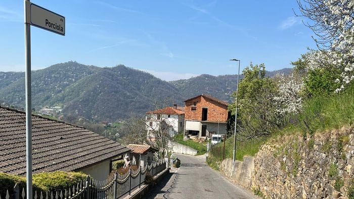 cade dalla moto ad adrara resta grave il 17enne di foresto