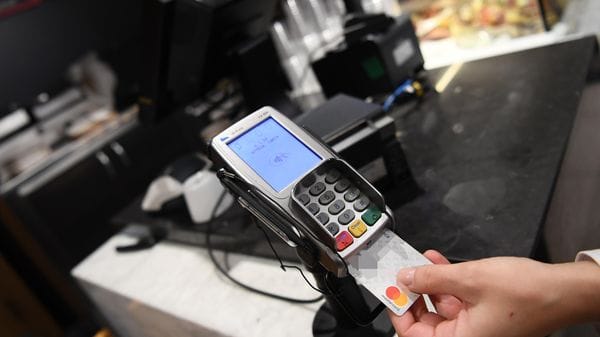 Pagamenti digitali in Lombardia: oltre il 60% degli incassi per metà delle imprese