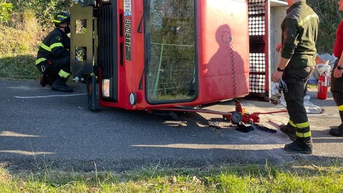 https://storage.ecodibergamo.it/media/photologue/2026/4/7/photos/cache/si-ribalta-con-il-suo-furgone-a-tavernola-soccorso-con-lelicottero_ed47b80c-324a-11f1-8f3d-ec617c95b9ac_1920_1080_v3_large_16_9.jpeg