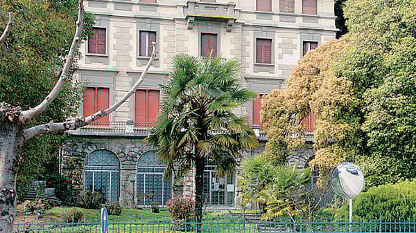 Un hotel nell’ex municipio di Lovere. «Segnali che rafforzano l’offerta turistica»