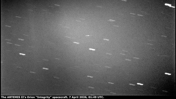 Luna, ripresa dall'Italia la navetta Orion a 400mila chilometri