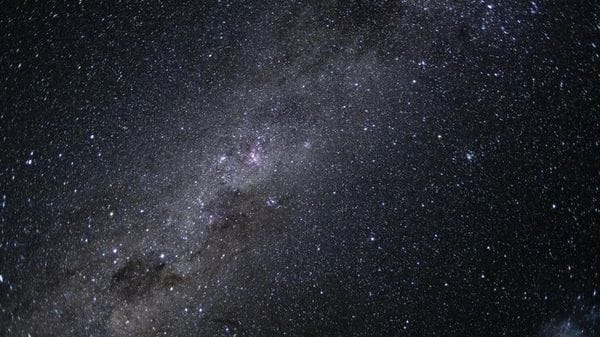 Riaccesi i motori di Artemis II, anche la Via Lattea tra le foto