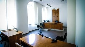 Ubriaco prende a schiaffi la moglie durante una festa in casa: arrestato