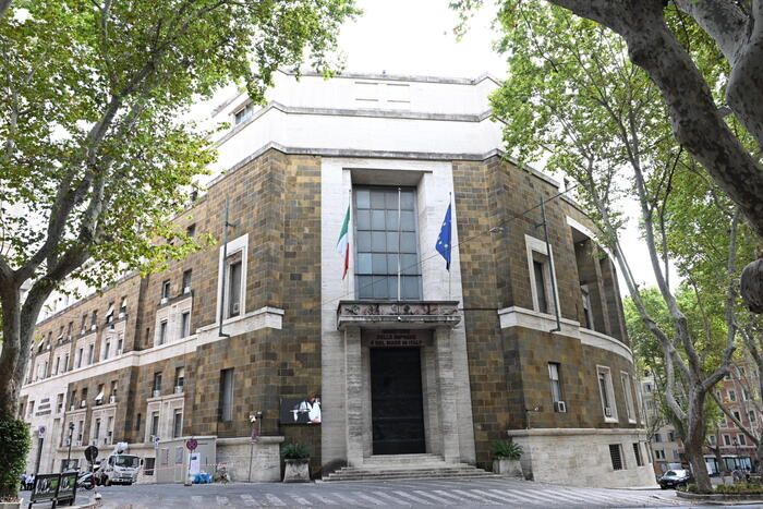 Al Mimit il vertice sui carburanti fra Urso e le compagnie petrolifere