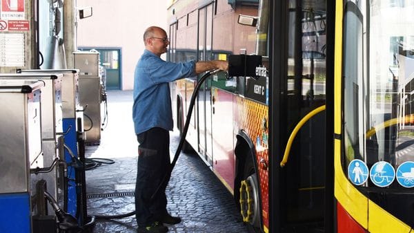 Bus, gasolio su del 30%: «Ma niente caro biglietti o rischio tagli alle corse»