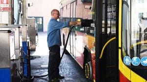 Bus, gasolio su del 30%: «Ma niente caro biglietti o rischio tagli alle corse»