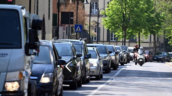 Pasquetta in Città Alta: multe alle auto in coda oltre i 30 minuti limite