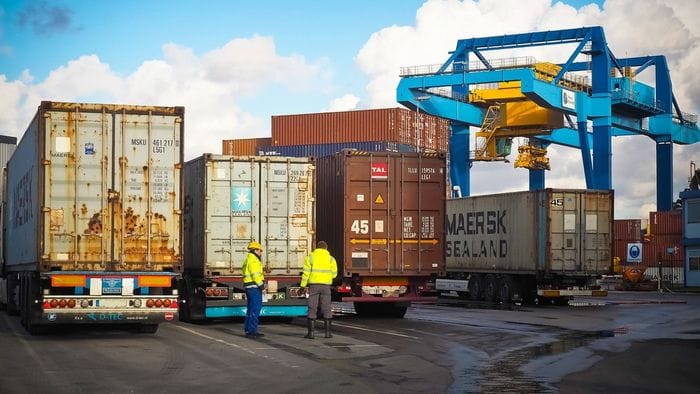 «Per il gasolio 1.600 euro in più al mese. Gli autotrasportatori pronti a fermarsi»