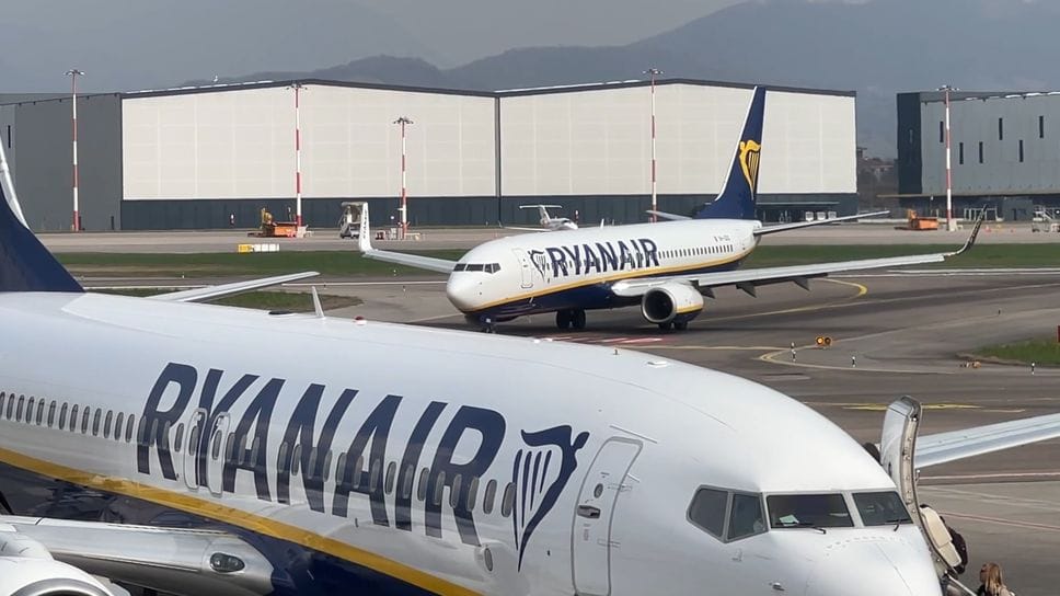 Ryanair e gli aumenti: «Prenotate prima possibile»