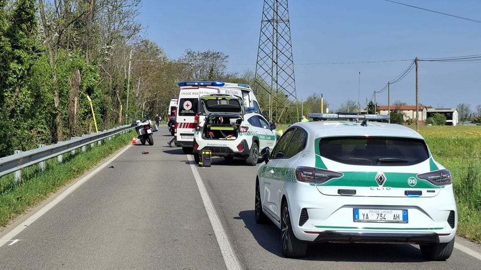 Treviglio, tre ciclisti investiti da un’Alfa Giulia. Un 33enne e un 69enne in gravi condizioni - Foto