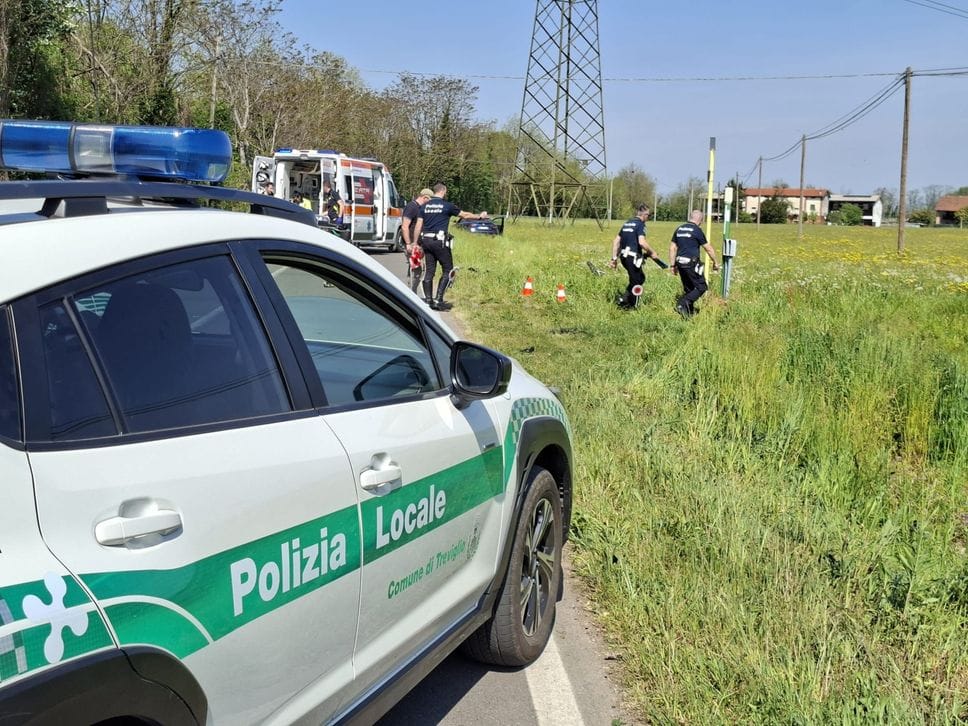 Treviglio, tre ciclisti investiti da un’Alfa Giulia. Un 33enne e un 69enne in gravi condizioni - Foto
